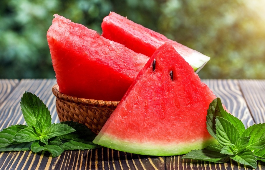 با مصرف این خوراکی‌ها در طول روز هیدراته بمانید/ ۱۰ ماده غذایی آبرسان
