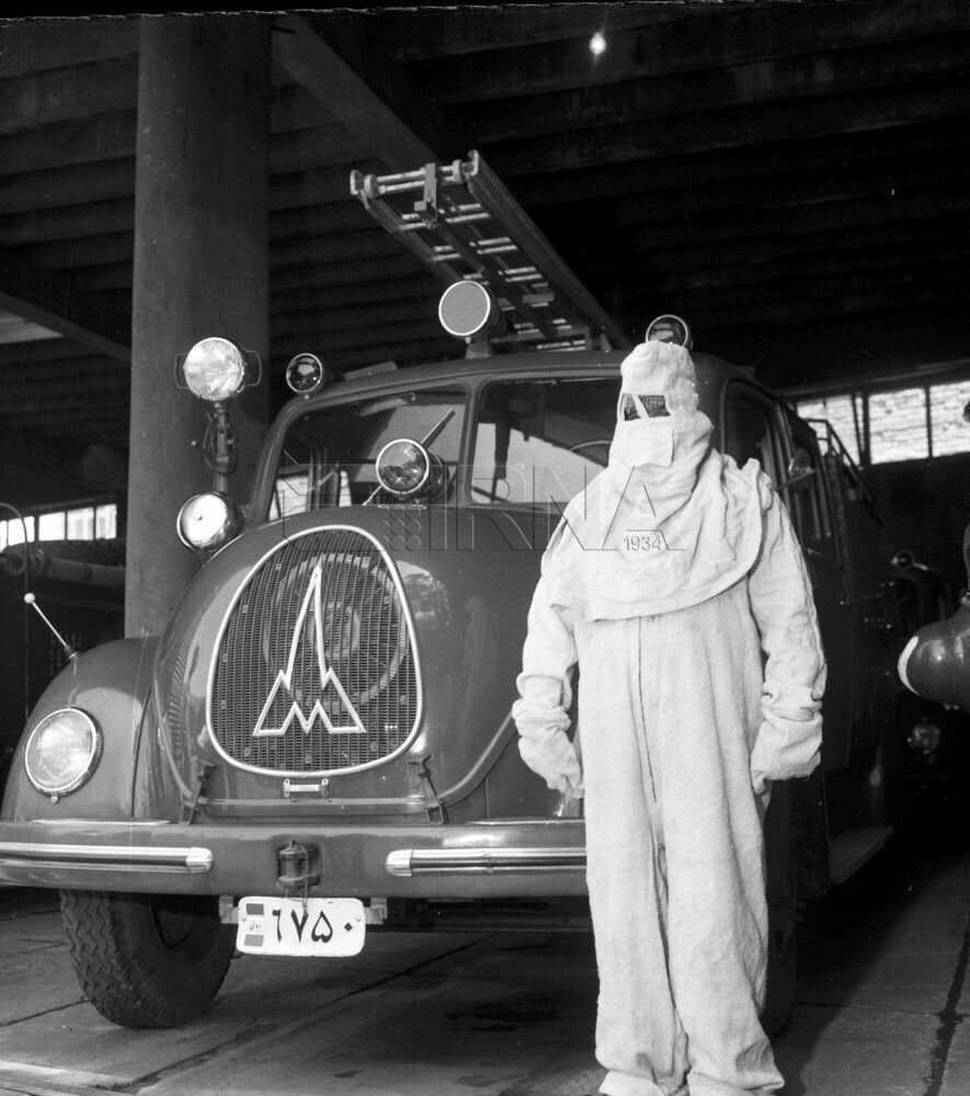 عکس/ لباس خاص آتش‌نشانان تهرانی در سال ۱۳۴۰