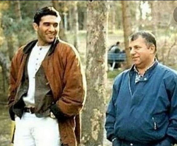 ژست خاص عقاب آسیا در تپه‌های داوودیه