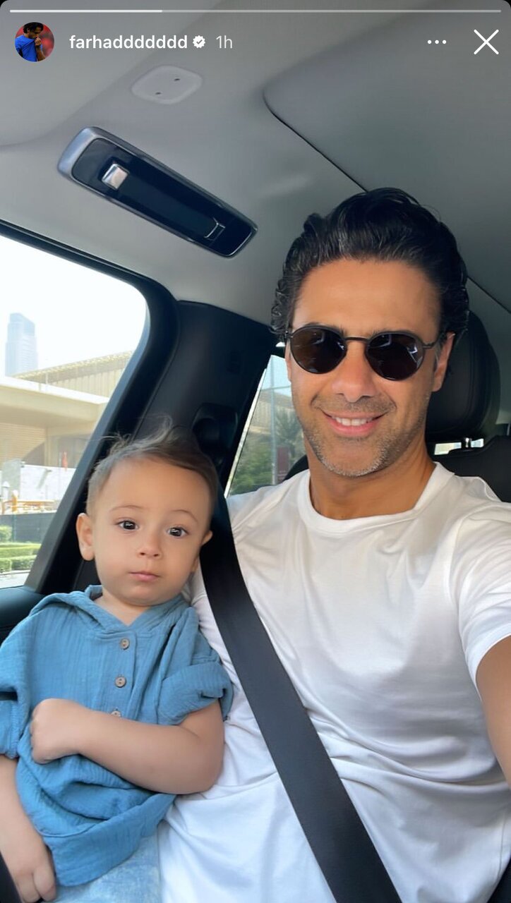 (عکس) سلفی فرهاد مجیدی با یک کودک در ماشین