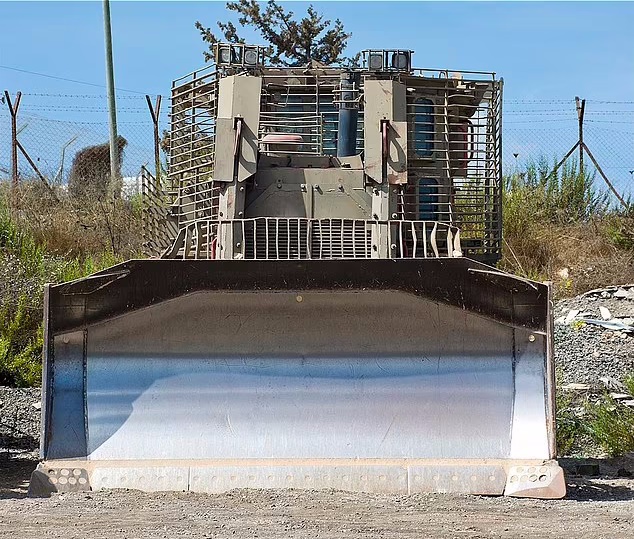 D۹R ملقب به «تدی خرسه»؛ مقاوم‌ترین بولدوزر زرهی جهان در خط مقدم نبرد اسرائیل و حماس