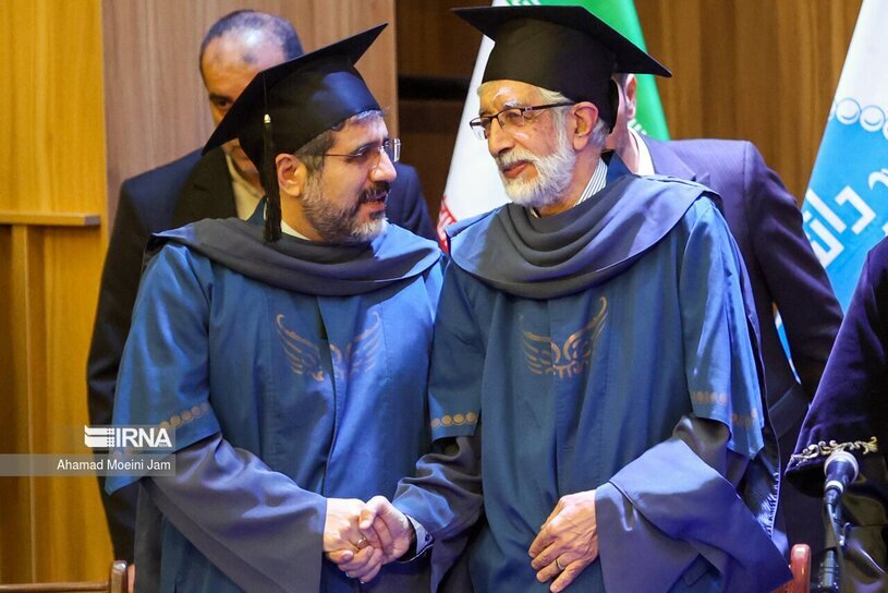 (عکس) پوشش خاص غلامعلی حدادعادل در حضور شیخ زکزاکی