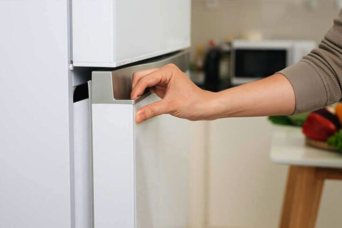 ۹ علت رایج بسته نشدن درب یخچال + راه حل