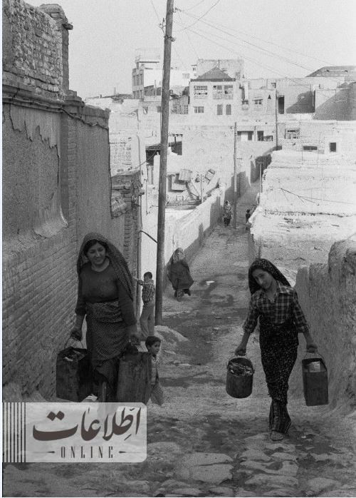 (عکس) حمل دبه‌های آب در تهرانی که آب لوله‌کشی نداشت