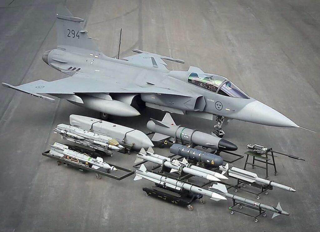(تصاویر) مقایسه JAS-۳۹ Gripen و Sukhoi SU-۳۵؛ جنگنده سوئدی بهتر است یا روسی؟