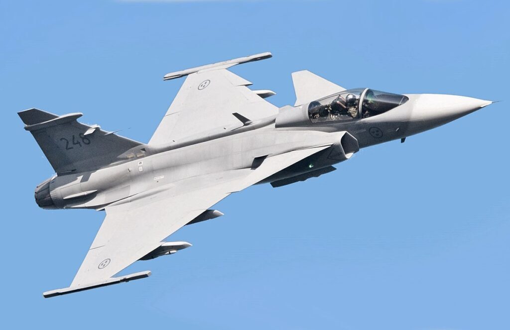 (تصاویر) مقایسه JAS-۳۹ Gripen و Sukhoi SU-۳۵؛ جنگنده سوئدی بهتر است یا روسی؟