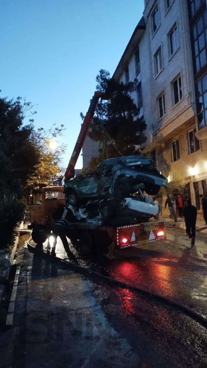 (تصاویر)تانکر سوخت در تهران بعد از واژگونی وارد فروشگاه شد