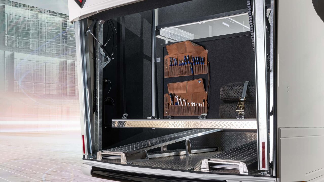 (تصاویر) خانه به دوشی ۵۸۰ هزاری دلاری!