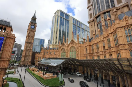 هتل The Londoner؛ نگاهی به داخل کپی شهر لندن در چین! + ویدیو