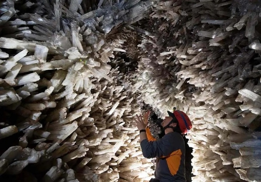 (عکس) غار حیرت‌انگیزی که شبیه یک سیاره بیگانه است