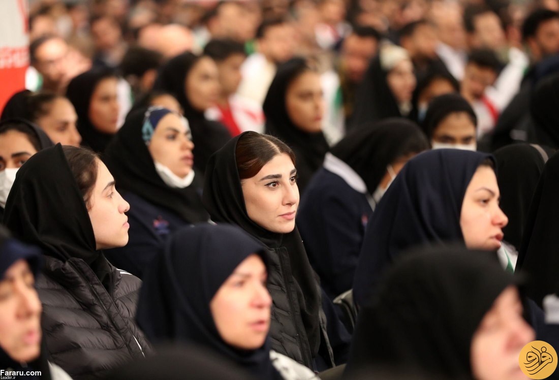 (عکس) پوشش متفاوت ناهید کیانی در دیدار با رهبری