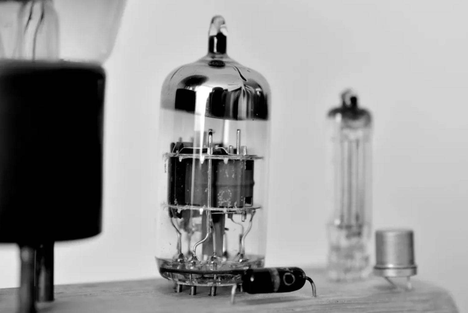 ال‌جی از DukeBox رونمایی کرد؛ دستگاه پخش موسیقی با نمایشگر OLED شفاف