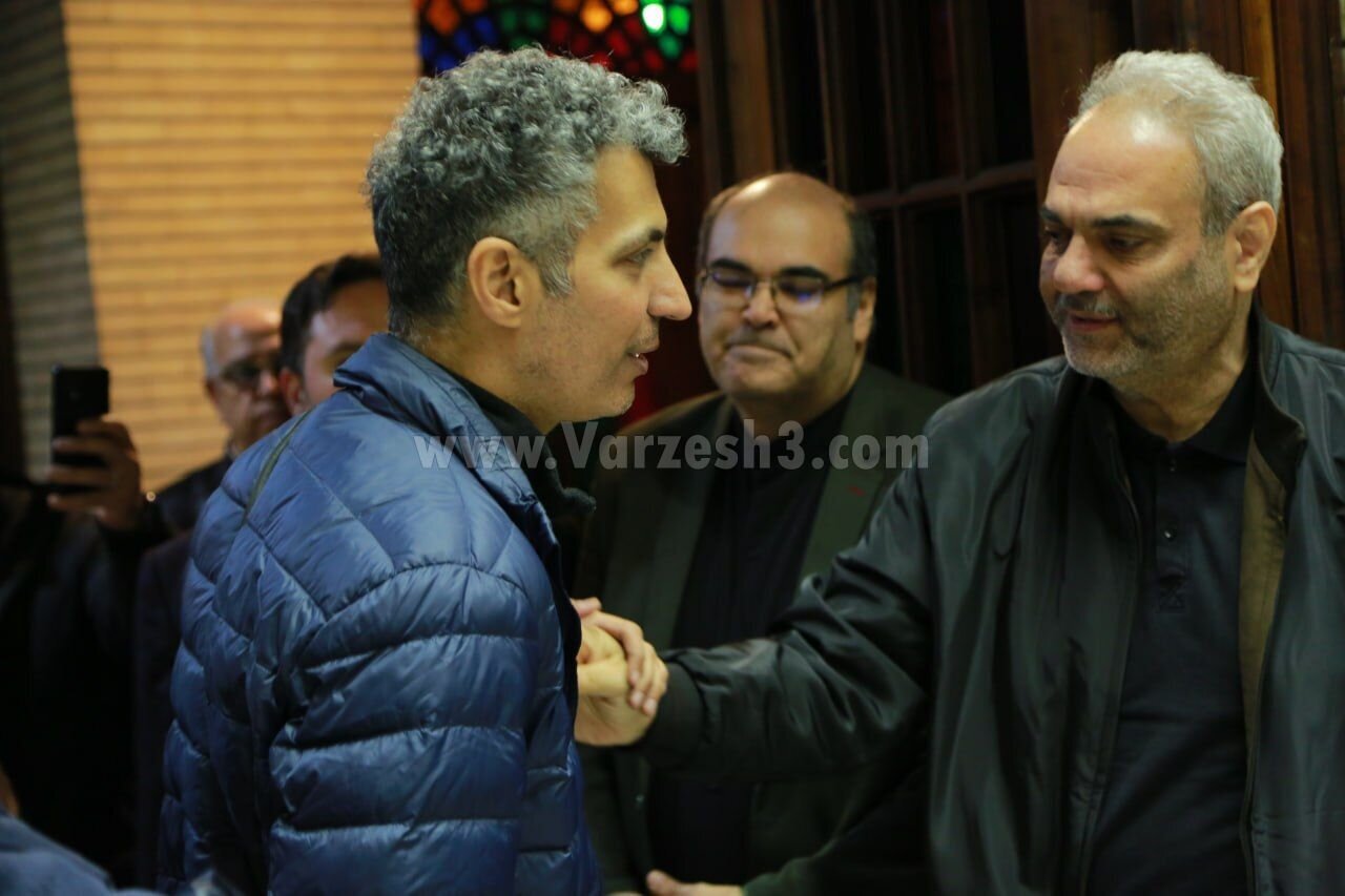عادل فردوسی‌پور در مراسم ختم برادر جواد خیابانی