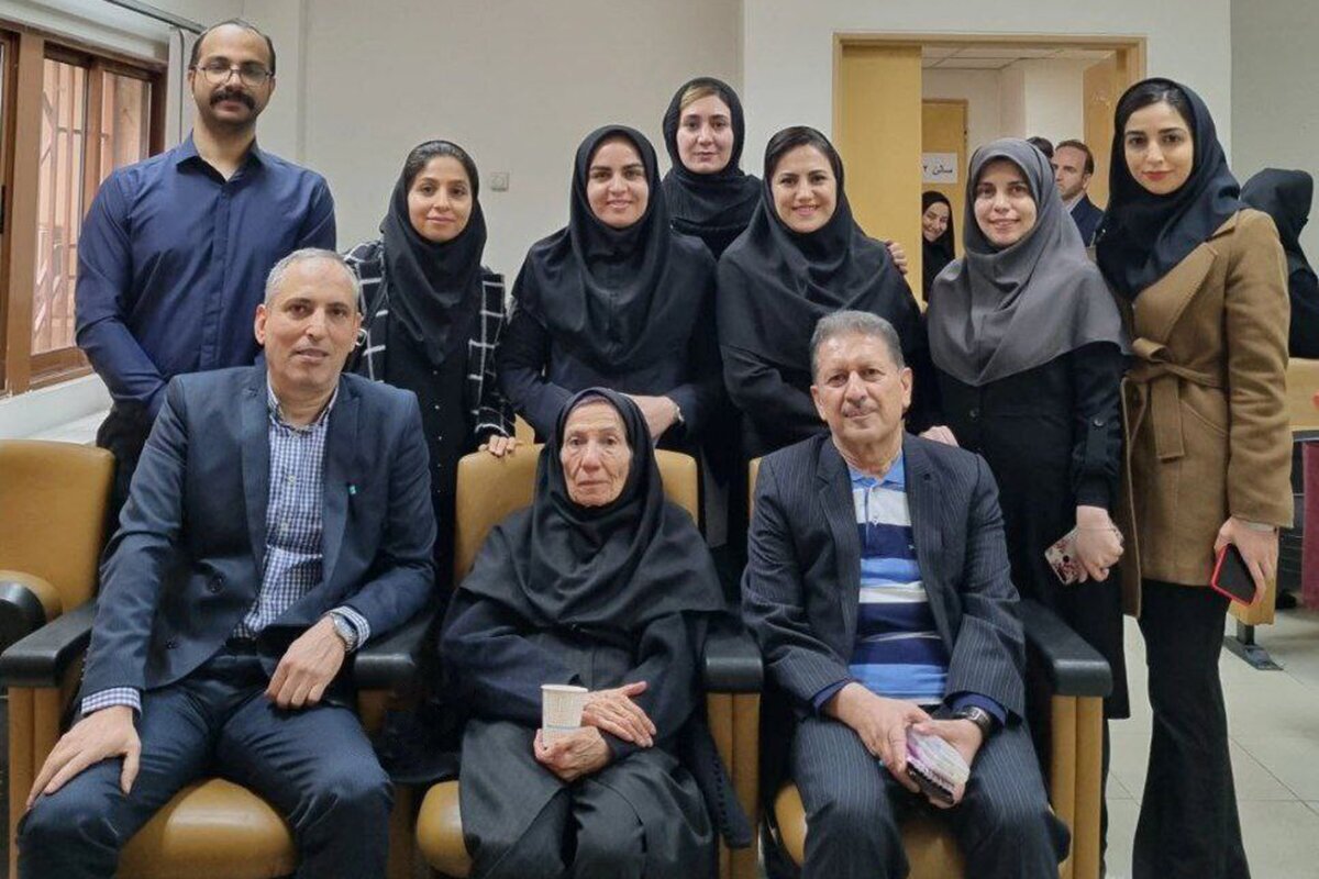 (تصاویر) دانشجوی ۸۱ ساله از دانشگاه فارغ‌التحصیل شد؛ این زن ایرانی خیلی پشتکار دارد