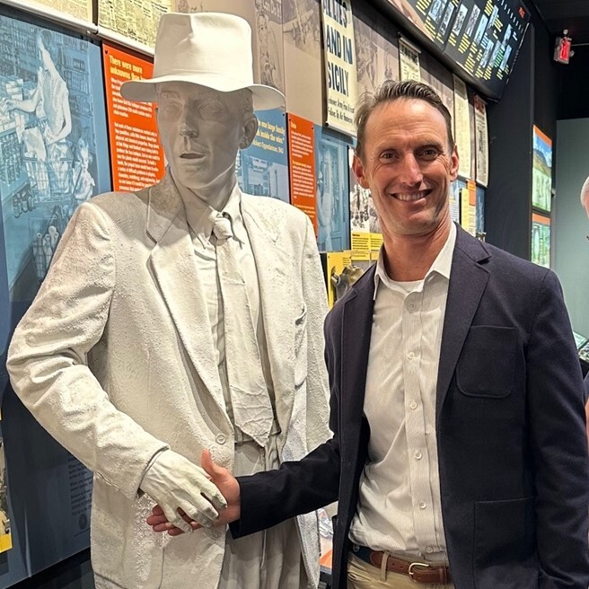 درباره خانواده اوپنهایمر؛ همسری که ۳ بار ازدواج کرده بود و دختری که خودکشی کرد در حال تکمیل