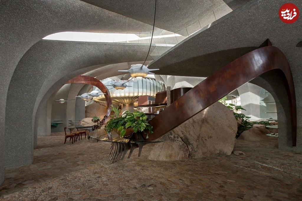 (تصاویر) خانه‌ای شگفت‌انگیز که مثل جانوری وحشی در صحرا کمین کرده است