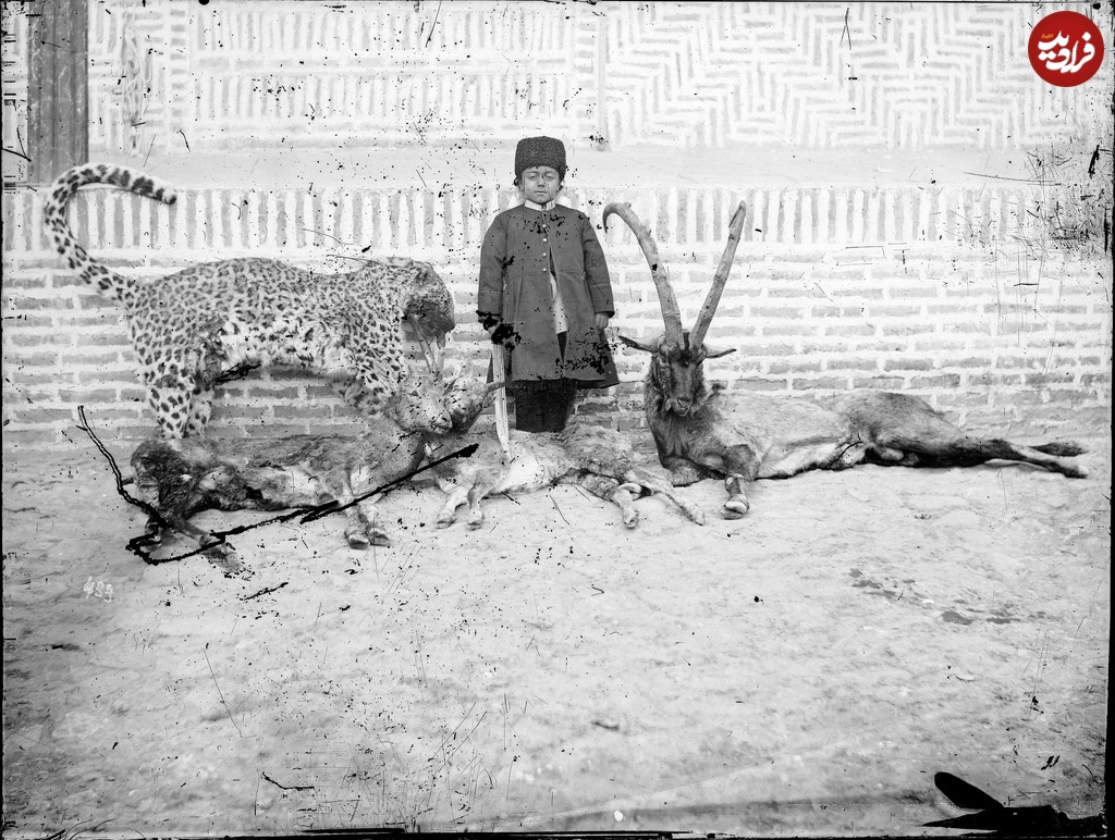 (تصاویر) سفر به عصر قاجار؛ از حال و هوای کاروانسرا تا شازده‌کوچولوی قدّاره‌کش!