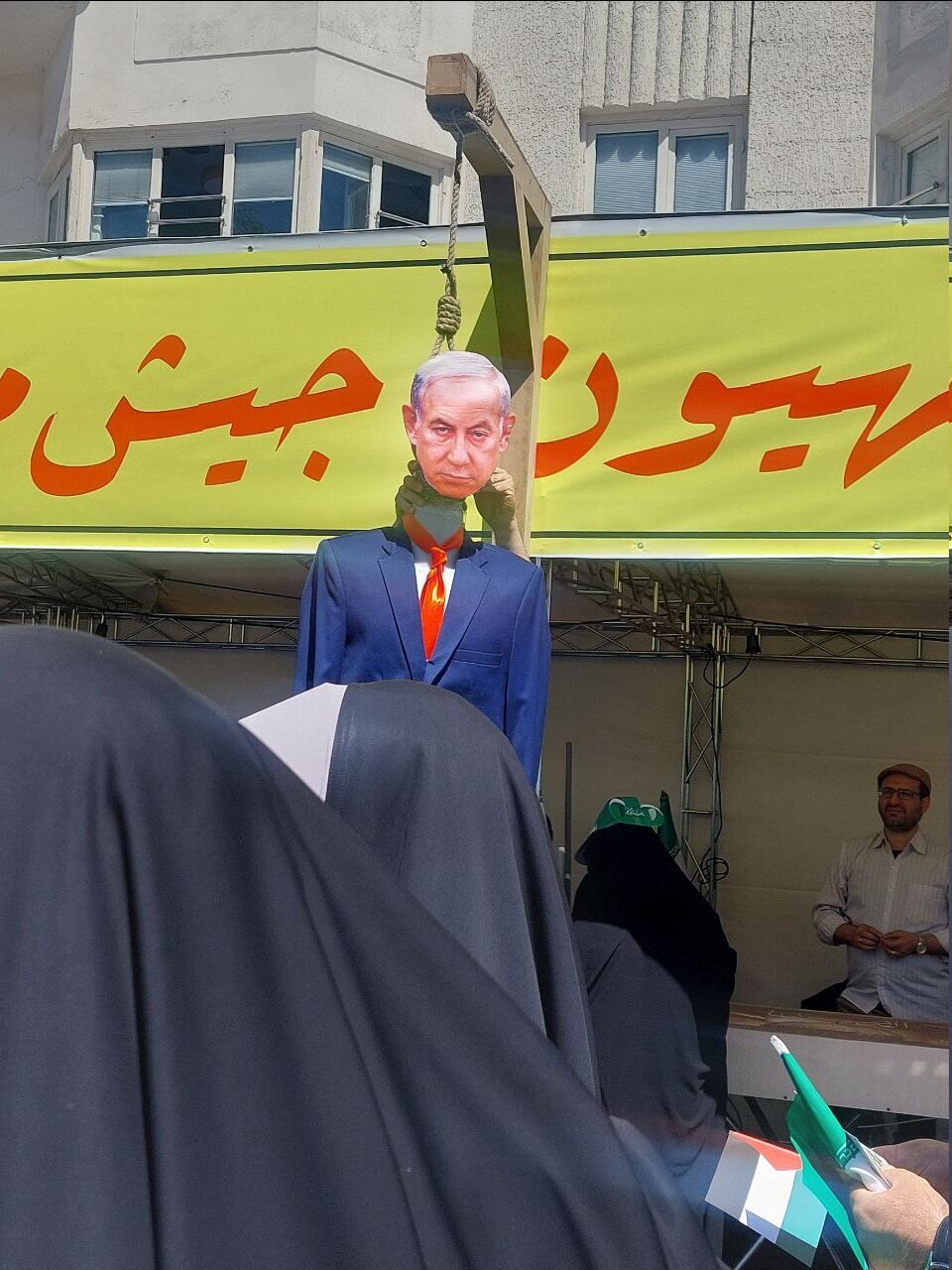(تصاویر) نتانیاهو اول محاکمه، بعد اعدام شد / منتظر موشک باران تل آویو هستیم