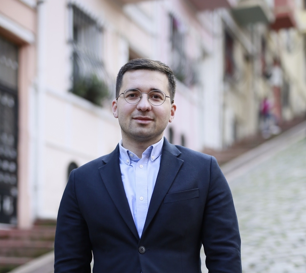 سیاست اردوغان در قبال اسرائیل چگونه نتیجه معکوس داشته است؟ / آیا سیاست اردوغان در قبال اسرائیل در انتخابات به ضرر او تمام شد؟ / چرا طیفی از ترک‌های متدین از اردوغان رویگردان شدند؟ / سیاست اردوغان در قبال اسرائیل ترک‌های متدین را عصبانی کرده است (یادداشت)