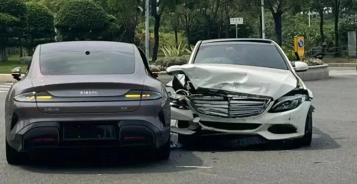 اولین تصادف خودرو برقی شیائومی SU۷ ثبت شد؛ آسیب جدی به مرسدس بنز