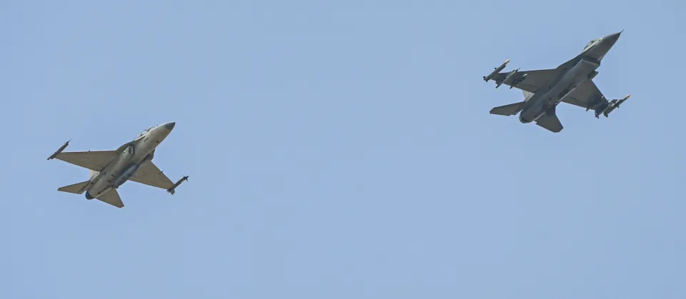 اولین نبرد هوایی بین هواپیمای کنترل شده با هوش مصنوعی و خلبان انسانی