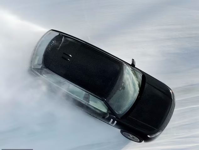 آزمایش اولین رنج روور برقی در دمای ۴۰- درجه قطب شمال