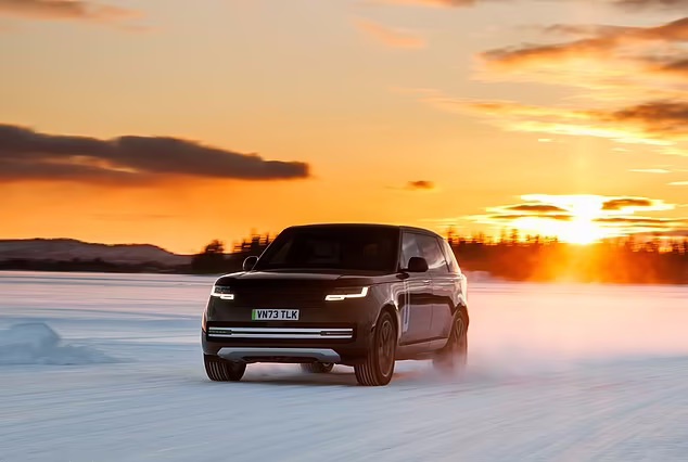 آزمایش اولین رنج روور برقی در دمای ۴۰- درجه قطب شمال