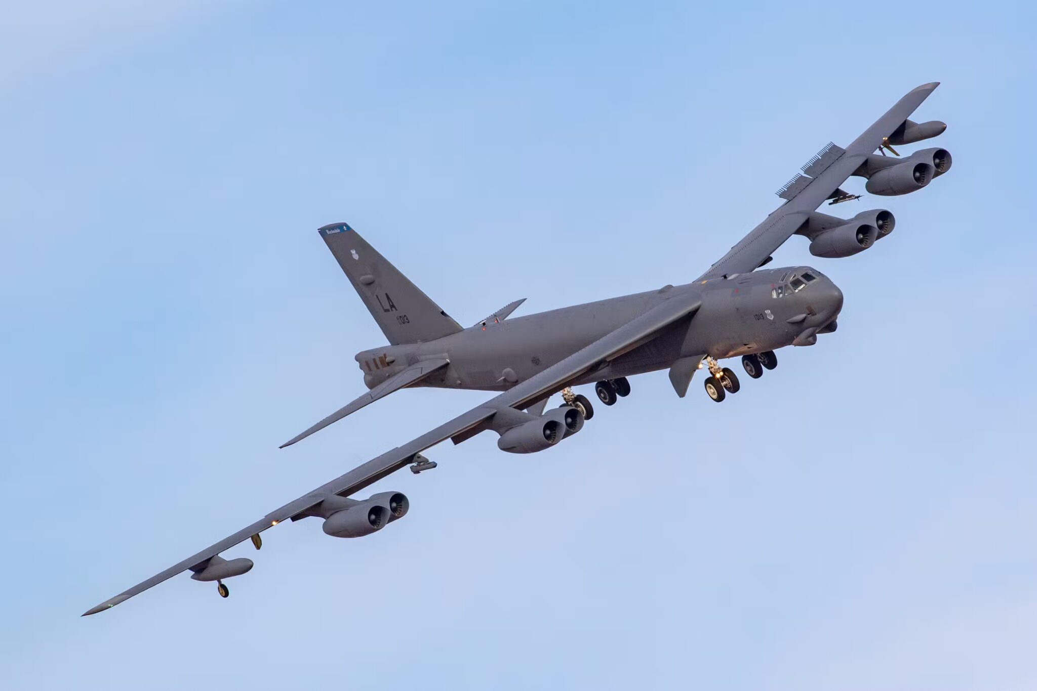بمب افکن B-۵۲ Stratofortress چقدر بمب و موشک حمل می‌کند؟