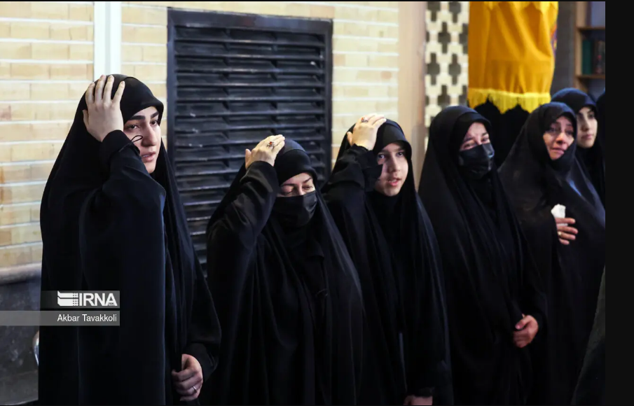 عزاداری خاص دختر سردار سلیمانی در یک مراسم