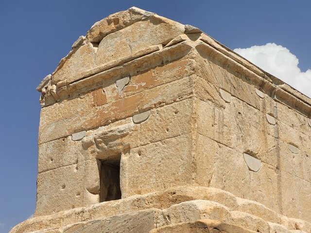 آرامگاه کوروش مرمت می‌شود