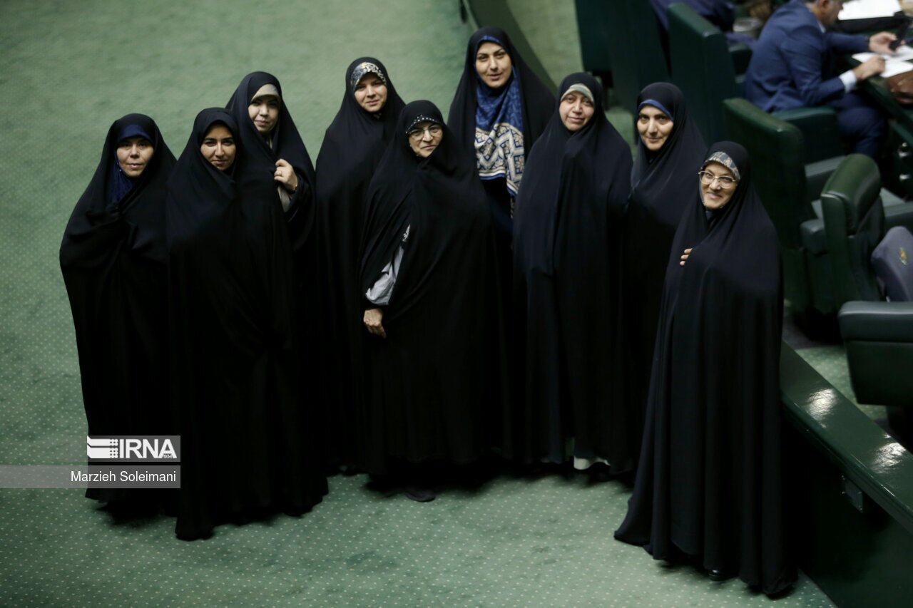 عکس دسته‌جمعی زنان مجلس