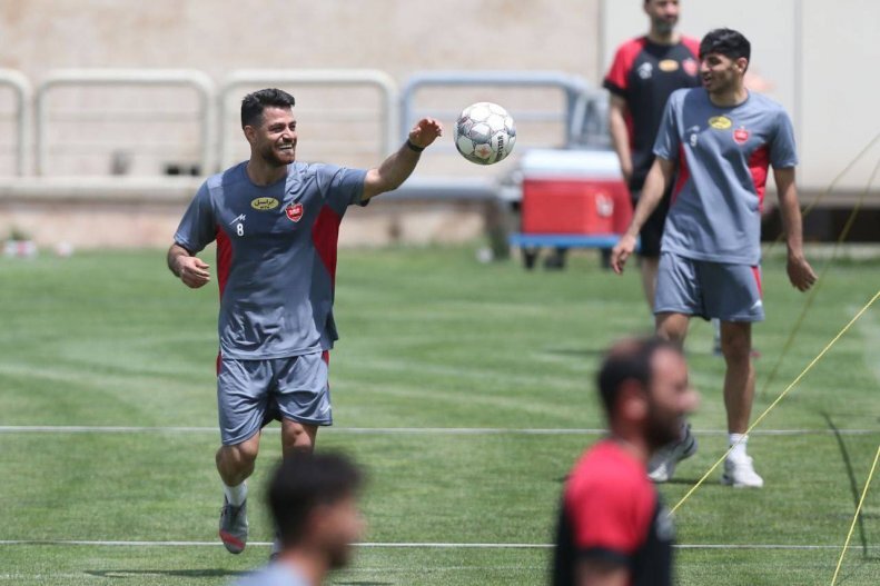 (عکس) پورعلیگنجی به پرسپولیس برگشت (عکس) پورعلیگنجی به پرسپولیس برگشت