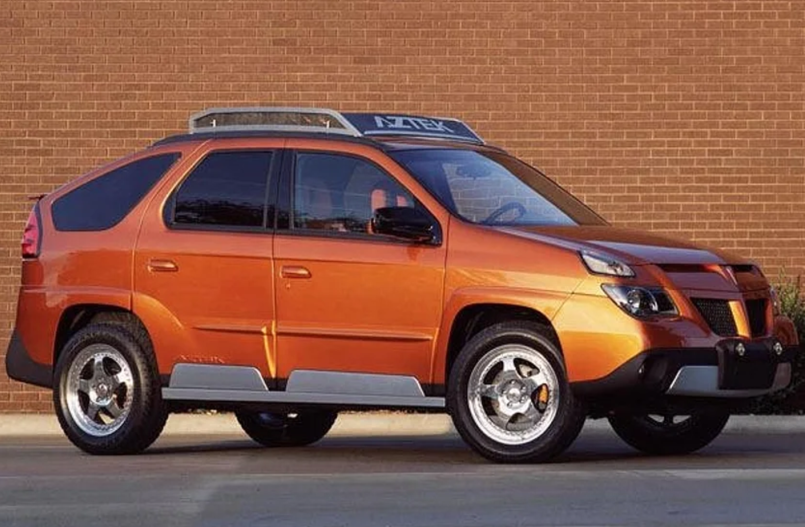 ۱۵ مورد از زشت‌ترین خودرو‌های تاریخ؛ ماشین‌هایی که برای سوپرمدل بودن طراحی نشده‌اند در حال تکمیل