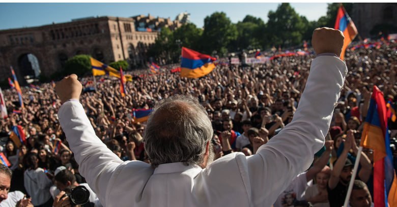 در غیاب اپوزیسیون سیاسی بادوام کلیسا، ابتکارعمل سیاسی را در ارمنستان به دست گرفت/ آیا باگرات گالستانیان به آیت‌الله خمینی ارمنستان تبدیل خواهد شد؟/ چگونه یک اسقف اعظم رهبری اپوزیسیون ارمنستان را در دست گرفت؟/ بعید است در ارمنستان حکومت دینی تاسیس شود/ اگر پاشینیان از قدرت برکنار شود، دولت بعدی ارمنستان محافظه‌کار و ملی‌گرا خواهد بود/ (مرتبط با تحولات و اخبار روز)//// ویرایش شده