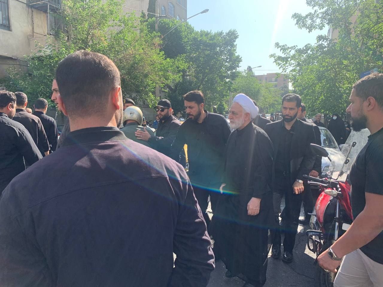 تصویری از رئیس قوه قضائیه در مراسم تشییع رییس جمهوری و همراهانش