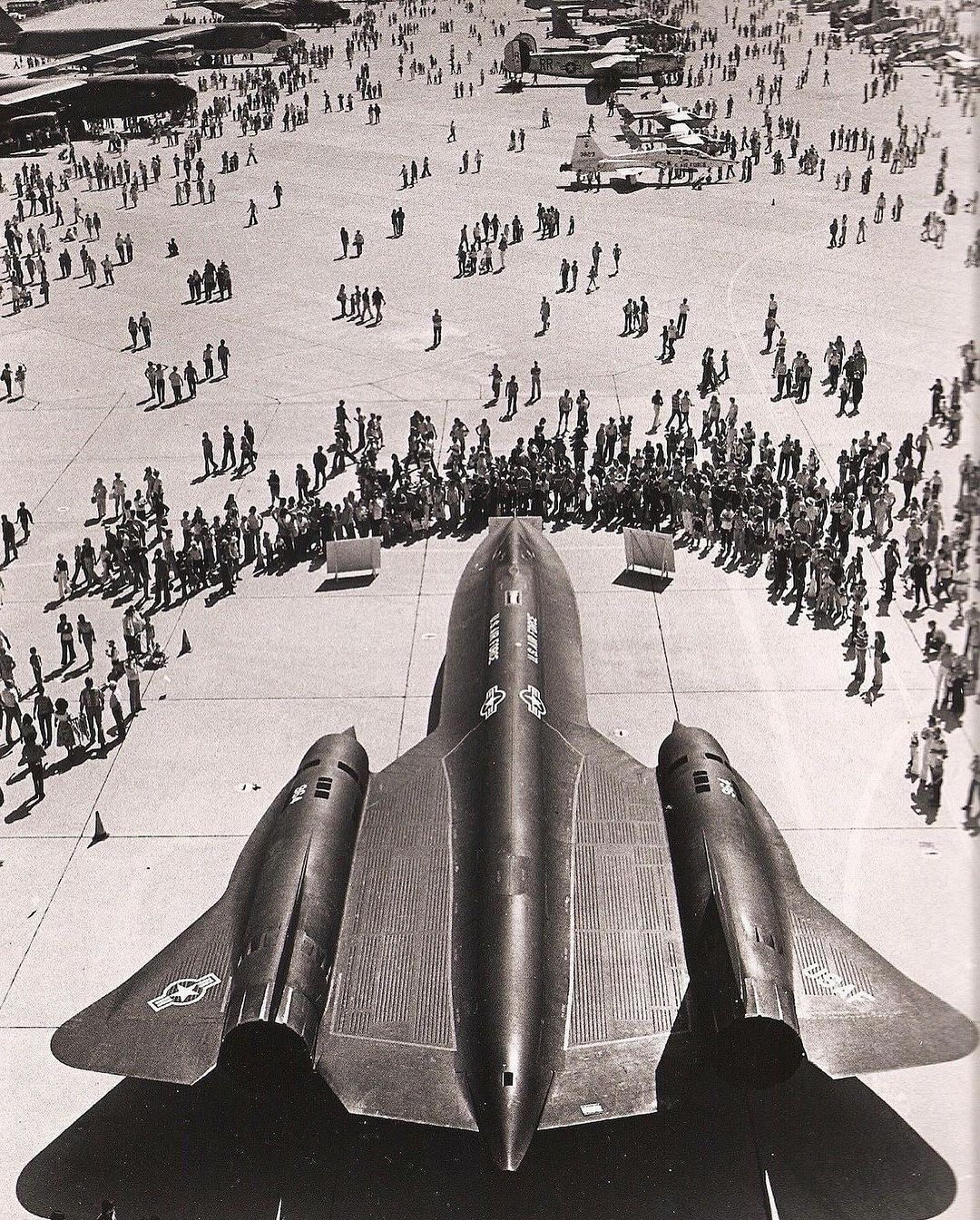 یکی از خاص‌ترین آثار مهندسی نظامی جهان در نمایی متفاوت!