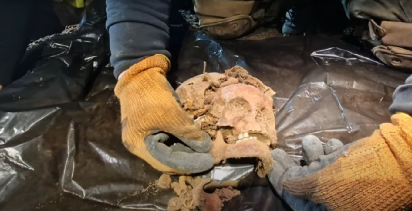 کشف ۵ جسد با دست و پا‌های قطع شده در قرارگاه آدولف هیتلر در لهستان