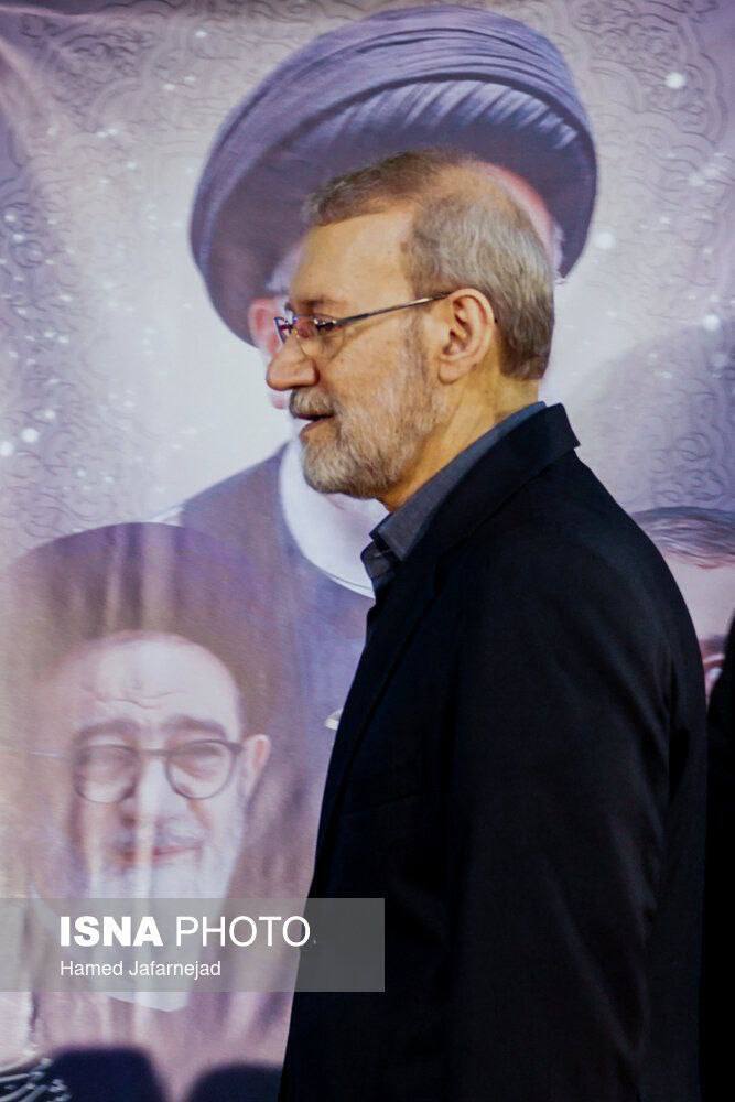 عکسی عجیب از علی لاریجانی