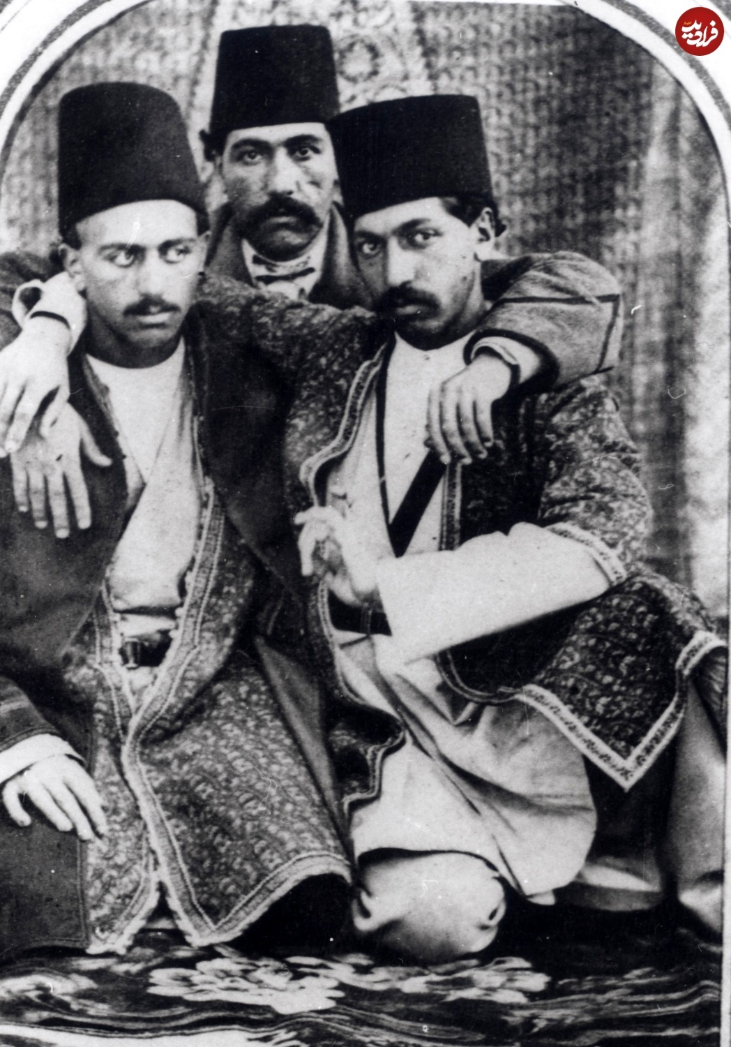 (تصاویر) سفر به عصر قاجار؛ موچول خان، عروسی ملیجک و کلاه پنج‌طبقه!