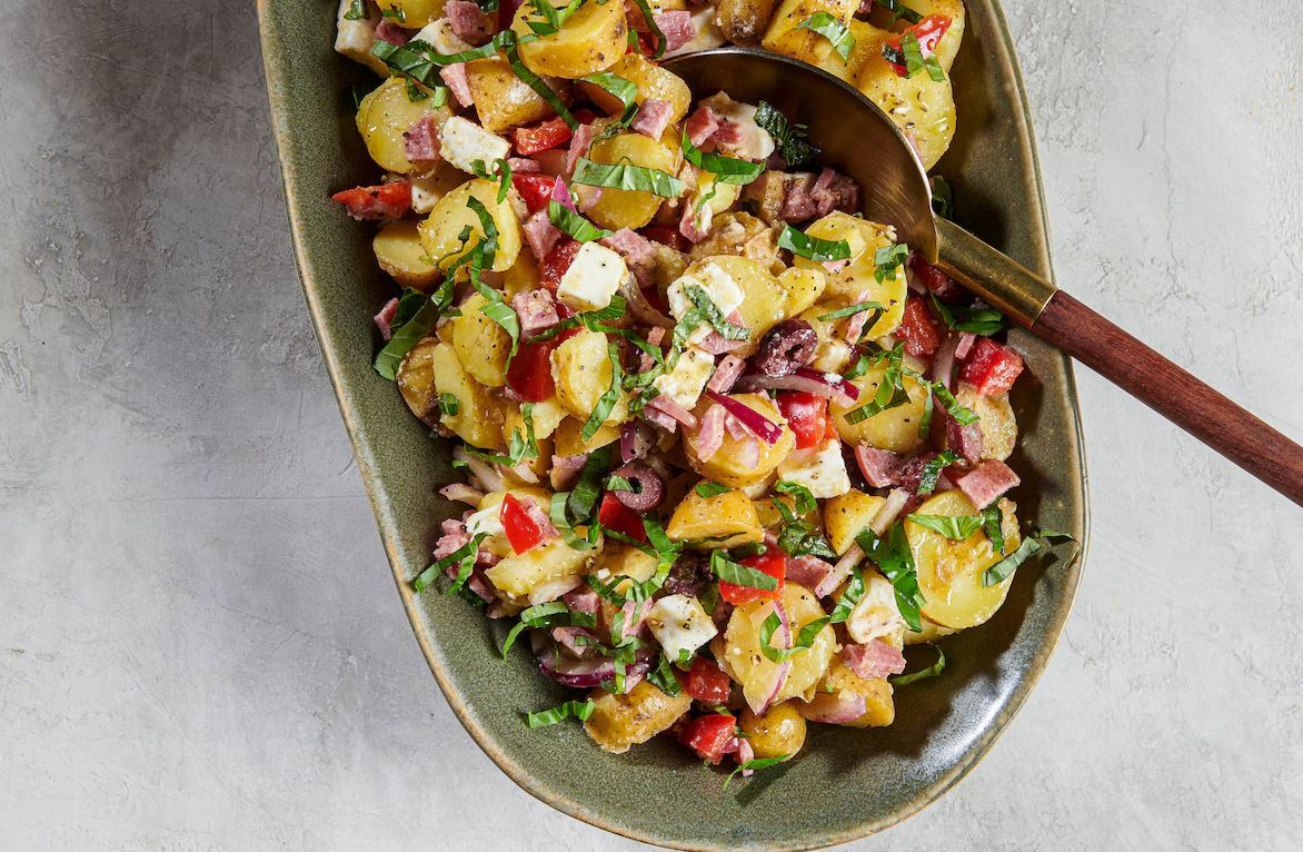 هفت دستور العمل جهانی سالاد سیب زمینی برای پیک نیک و آشپزی؛ از سالاد سیب زمینی اتریشی تا سالاد الویه به سبک ایرانی