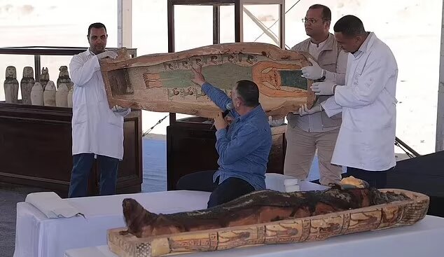 تصویر شخصیت کارتون «سیمپسون‌ها» روی تابوت مومیایی ۳،۵۰۰ ساله مصری!