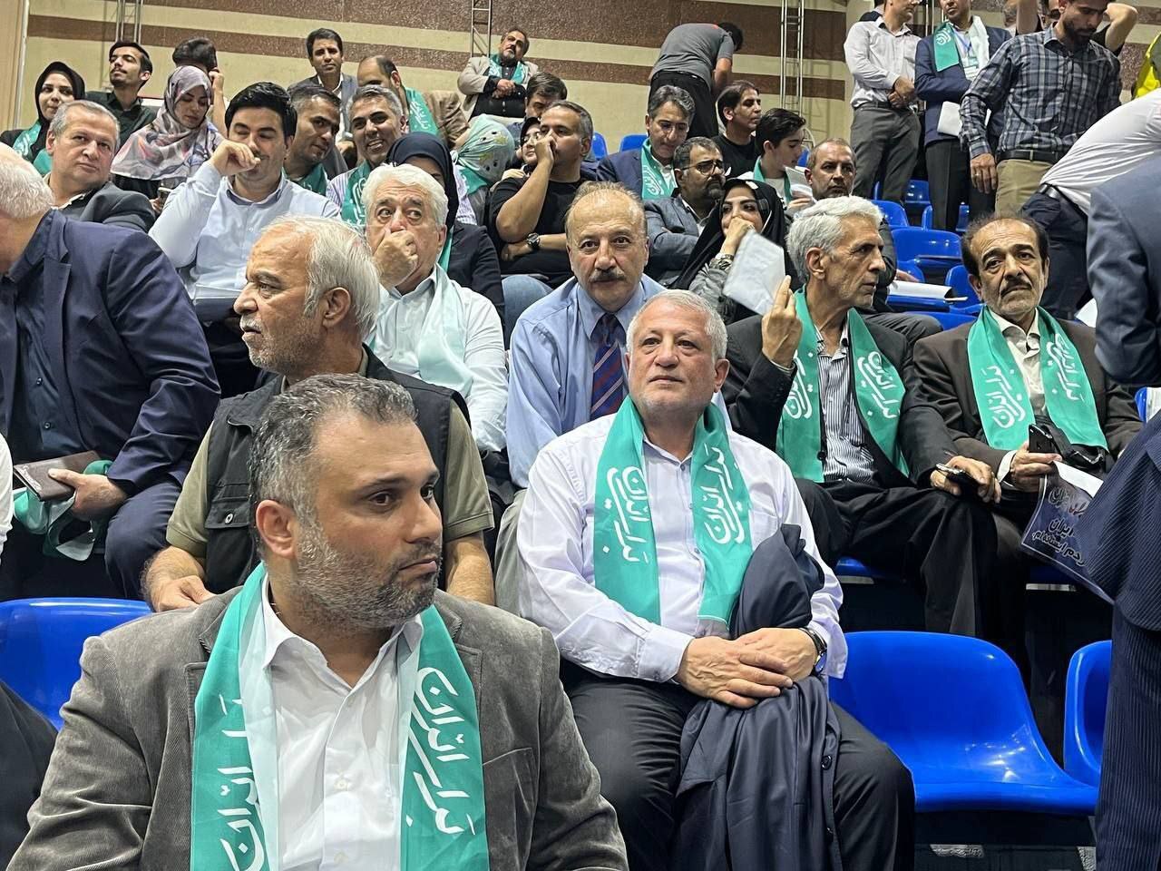 (عکس) حضور محسن هاشمی در ورزشگاه شیرودی برای همایش انتخاباتی پرشکیان