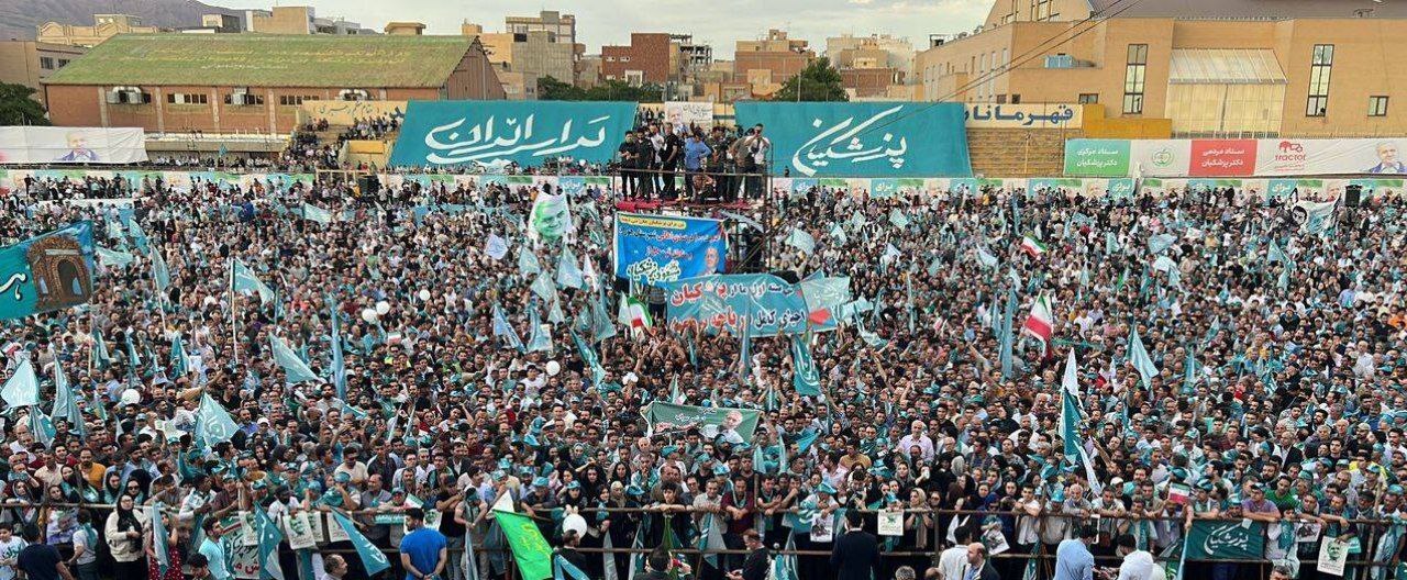 (ویدئو) اجتماع پر شور حامیان پزشکیان در تبریز