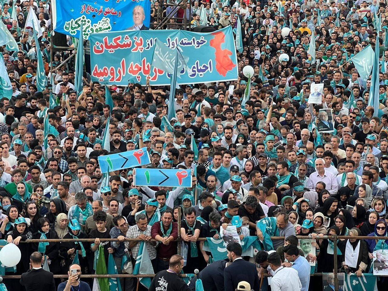 (ویدئو) اجتماع پر شور حامیان پزشکیان در تبریز