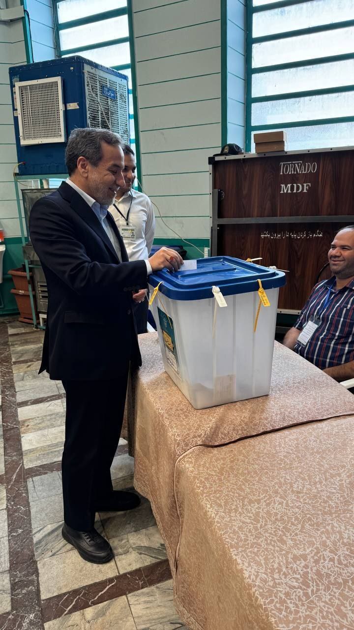 حاشیه و متن انتخابات ریاست جمهوری چهاردهم ۸ تیر حاشیه و متن انتخابات ریاست جمهوری چهاردهم ۸ تیر