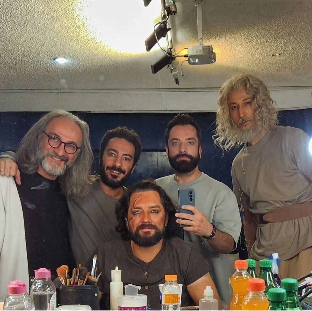 (تصویر) بهرام رادان، نوید محمدزاده و بهرام افشاری در اتاق گریم کنسرت نمایش