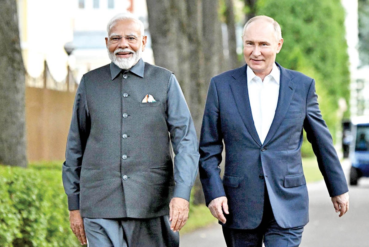 مودی در آغوش پوتین