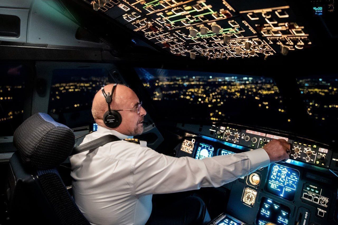 تصویر جدیدی از قالیباف در لباس خلبانی