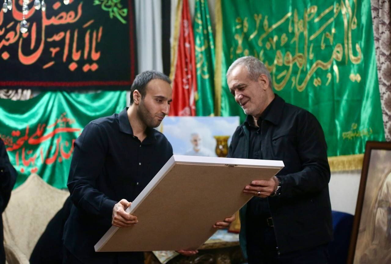 (تصویر) دیدار پزشکیان با خانواده شهید سلیمانی