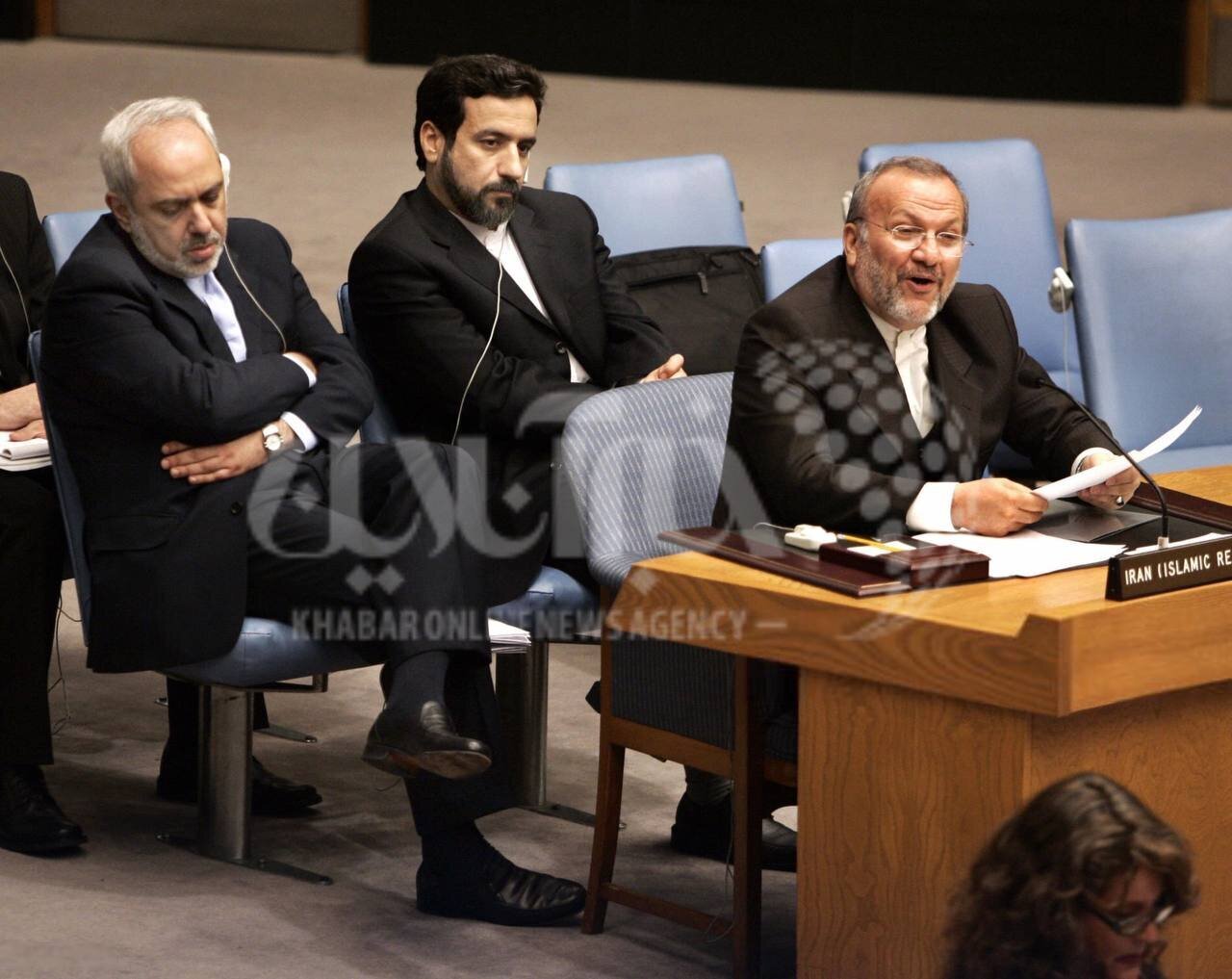 تصویری تاریخی از محمدجواد ظریف و عباس عراقچی در آمریکا پشت سر منوچهر متکی